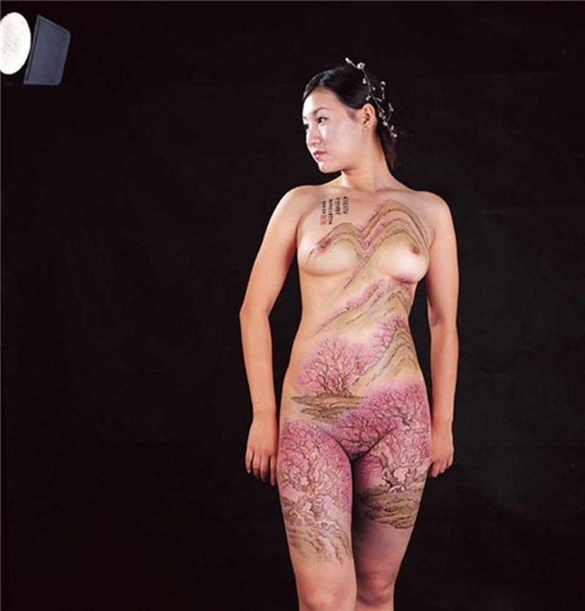 Chinese women naked body art