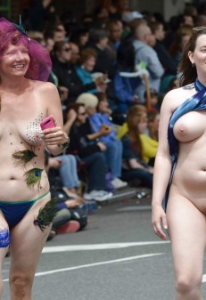 Porn Nude Parade (73 photos)
