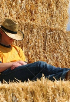 On a Haystack with A Straw Hat (46 photos)