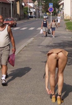Naked Exhibitionists in the Street (69 photos)