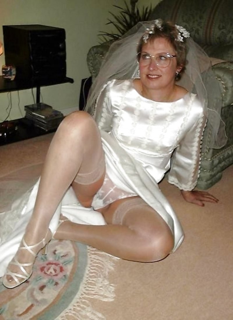 The bride sucked at the wedding