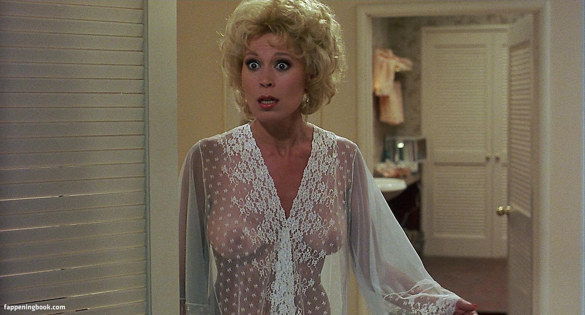 Leslie easterbrook bra size