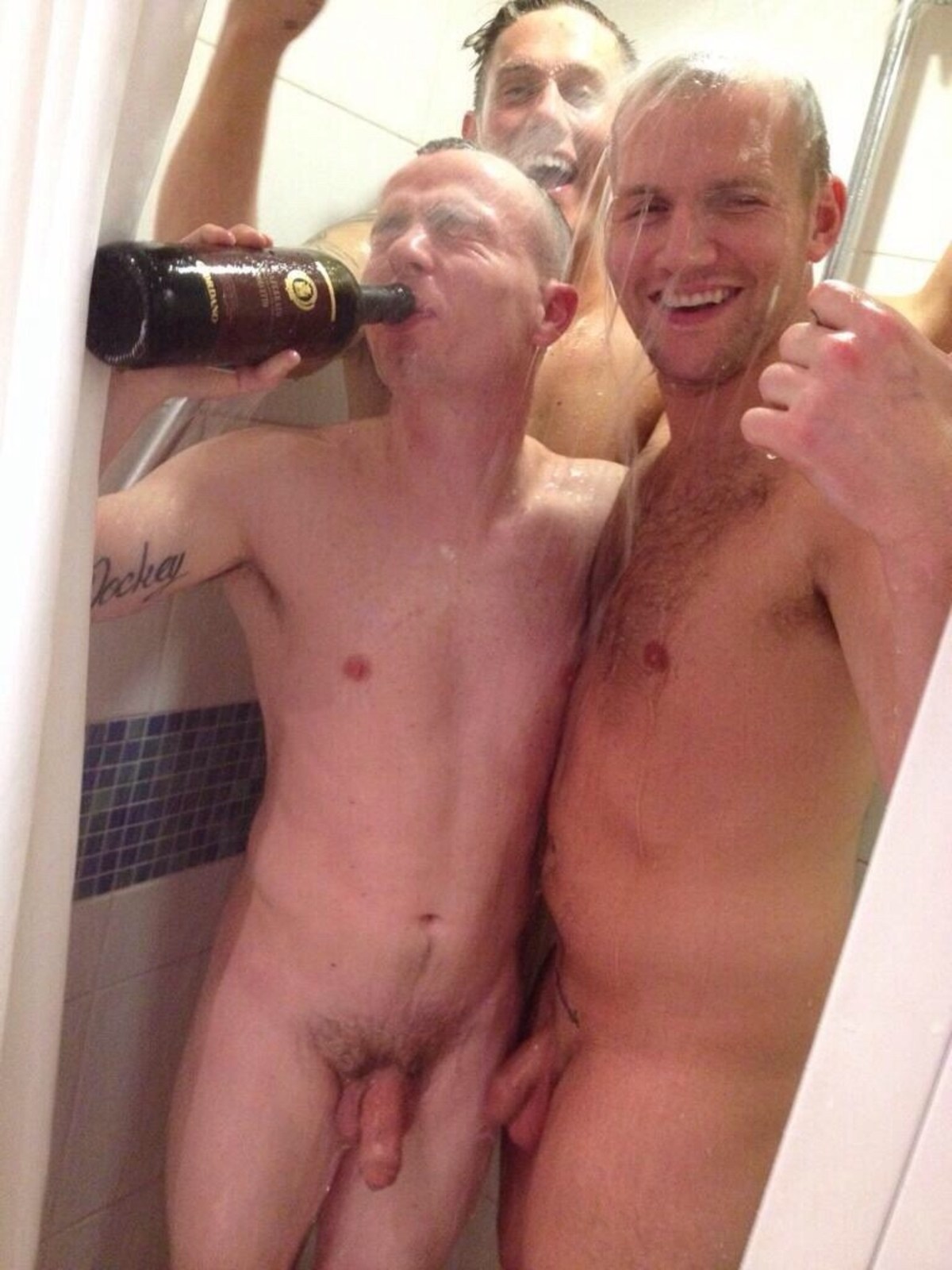 пьяный голый мужчина фото 51