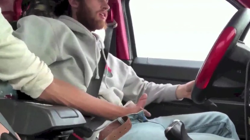 The girl mastered the guy in the car