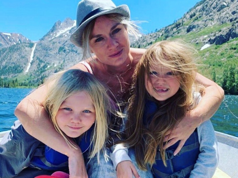 Maria Mashkova with daughters