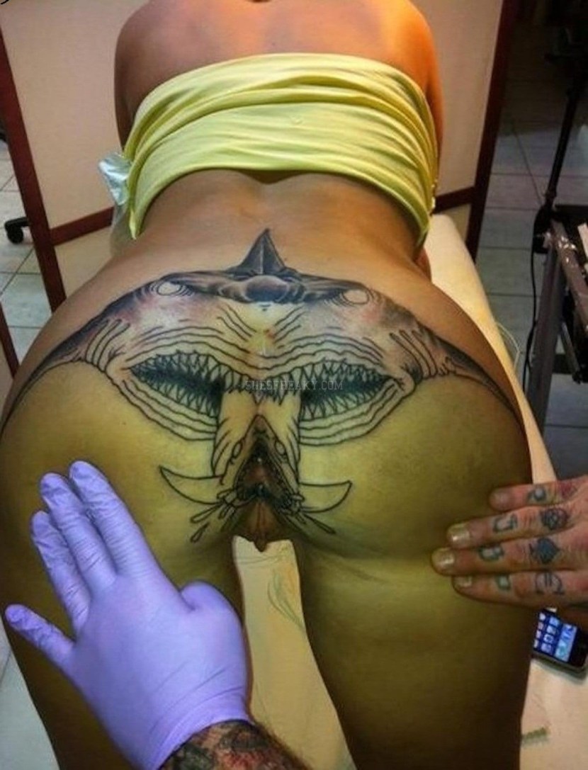 Tattoo in intimate places in women