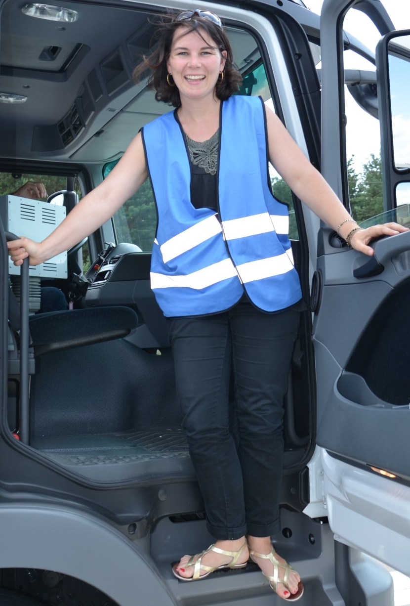 Zoya Berber in the underwear of Farz