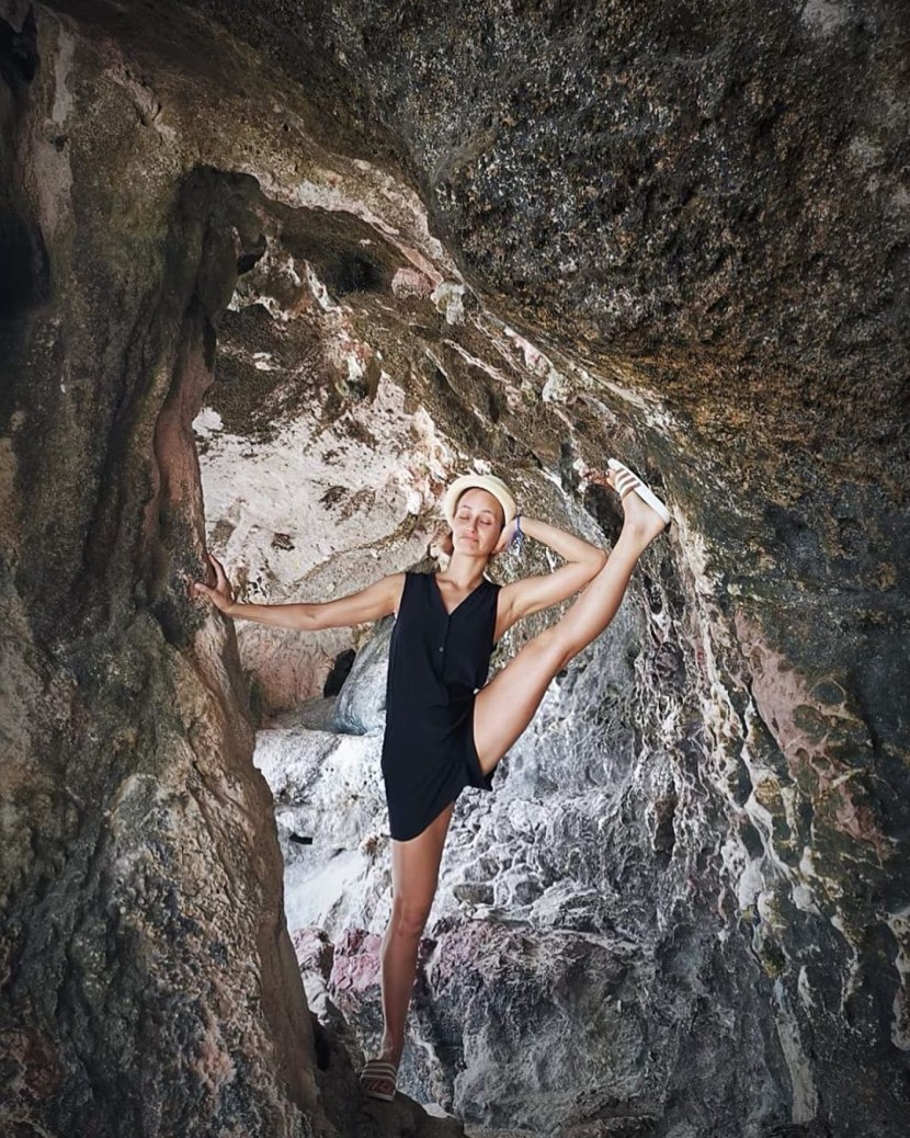 Alena Kolomina Actress Hot