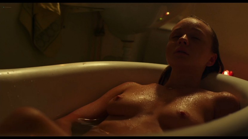 Anna Scheve long -legged Pussy