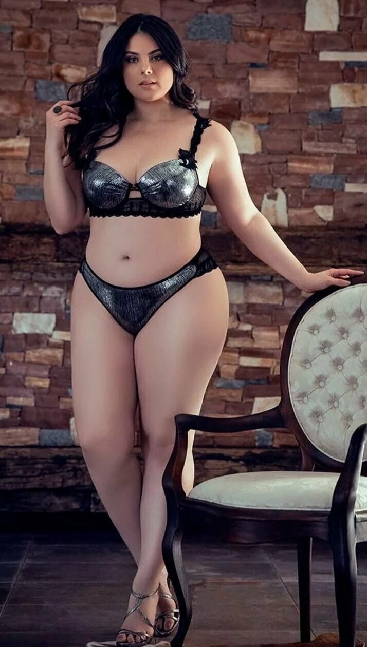 Sofia Adams plus saz hot