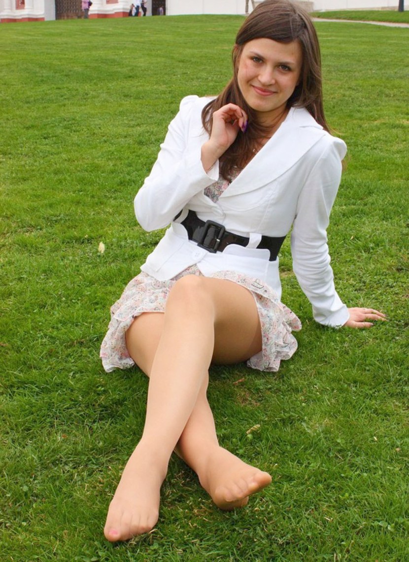 Mature in pantyhose under a skirt