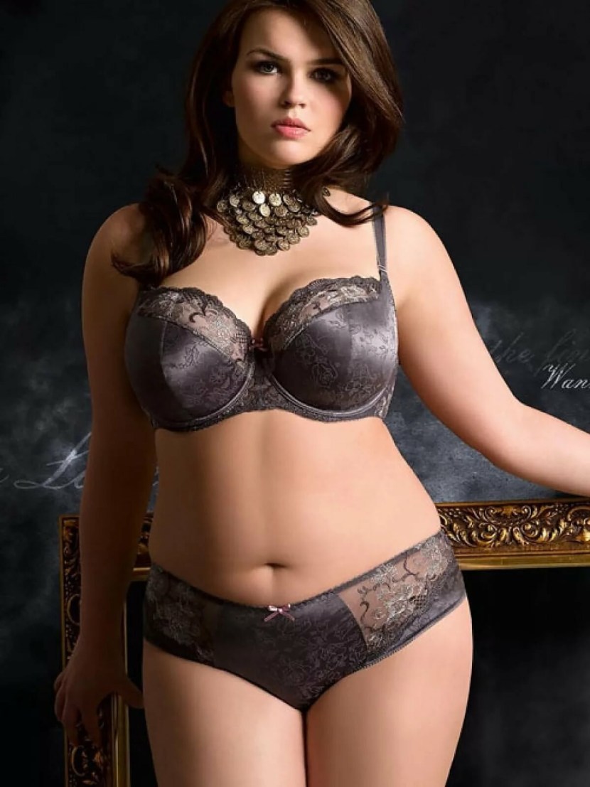 Victoria Dzhanashvili "Curves"
