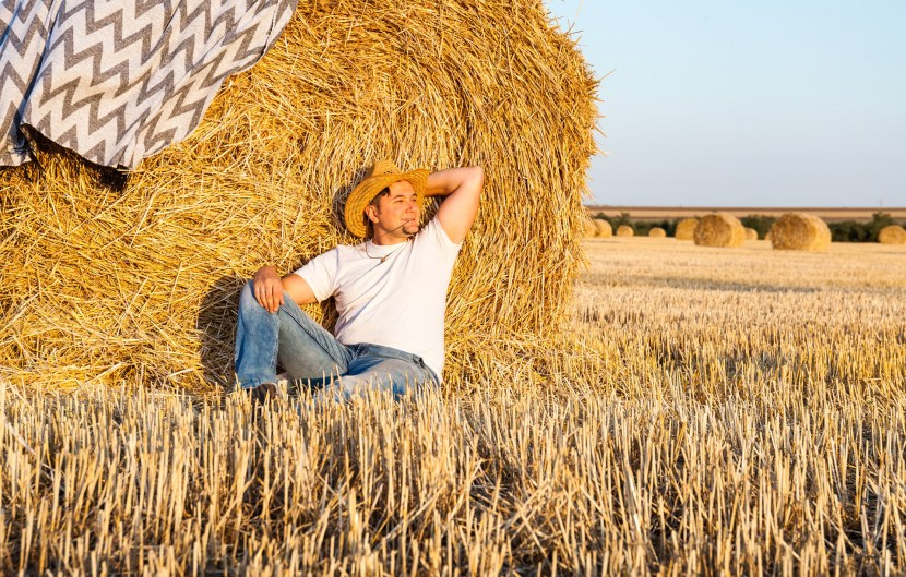 Photos with baskets in the field
