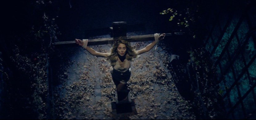 Loboda pour the clip