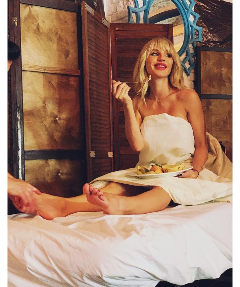 Svetlana Loboda legs