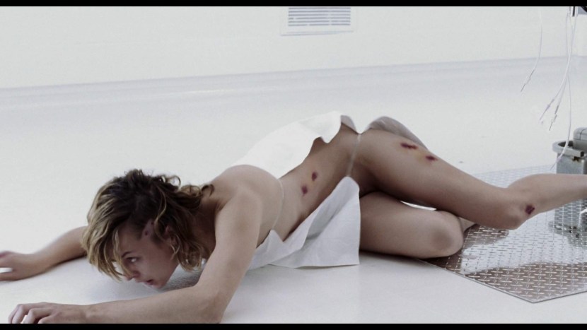 Mill Yovovich in the lesbian stage