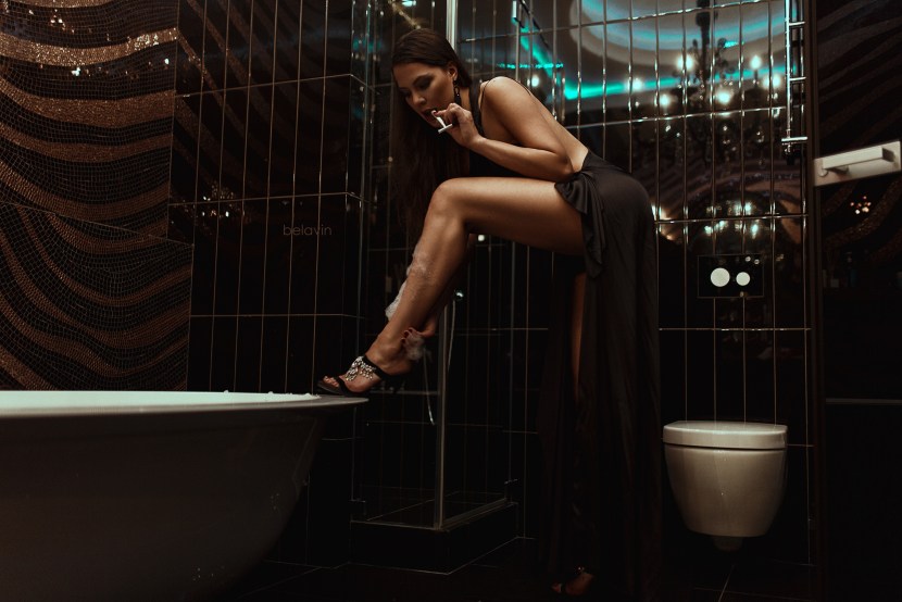 Jonna Jinton in a swimsuit