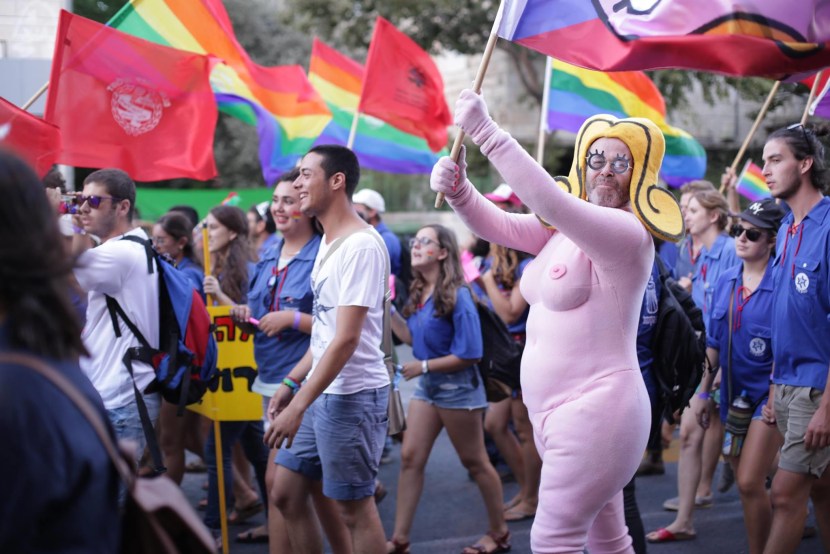 Naked women military personnel