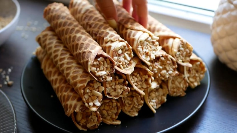 Tubes with condensed milk