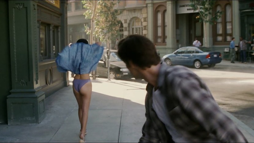 Ass in jeans on the knees