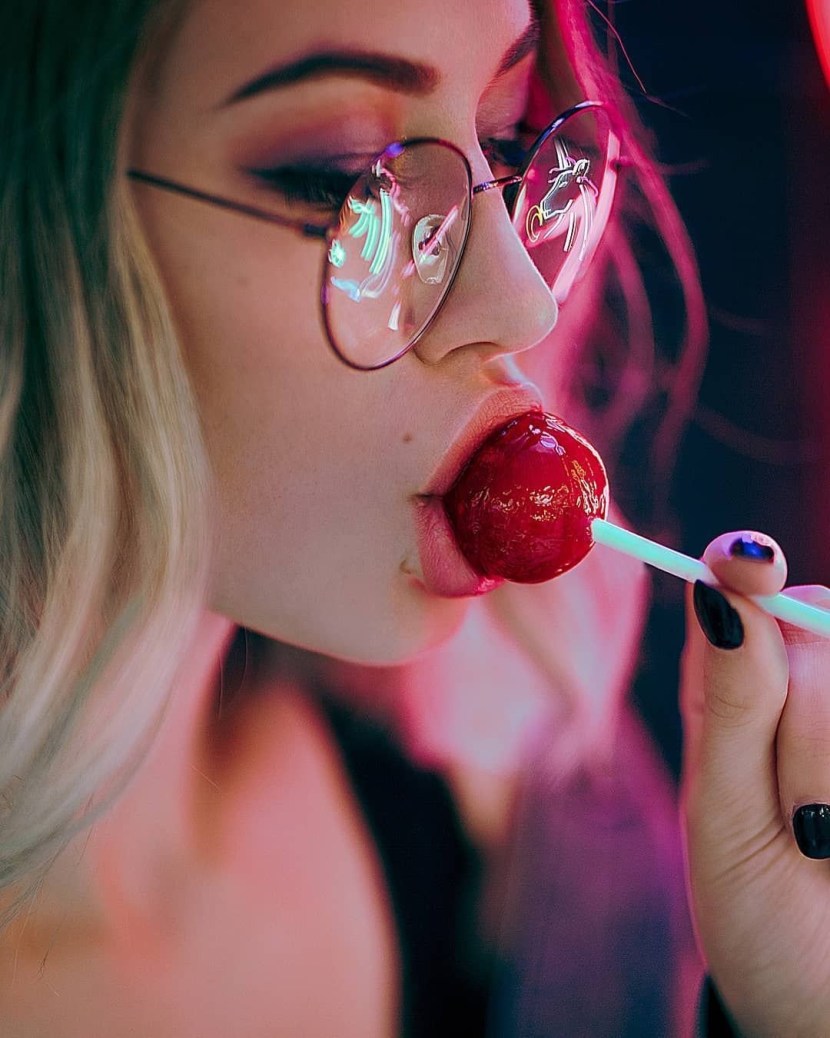 Girl with Chupachuts