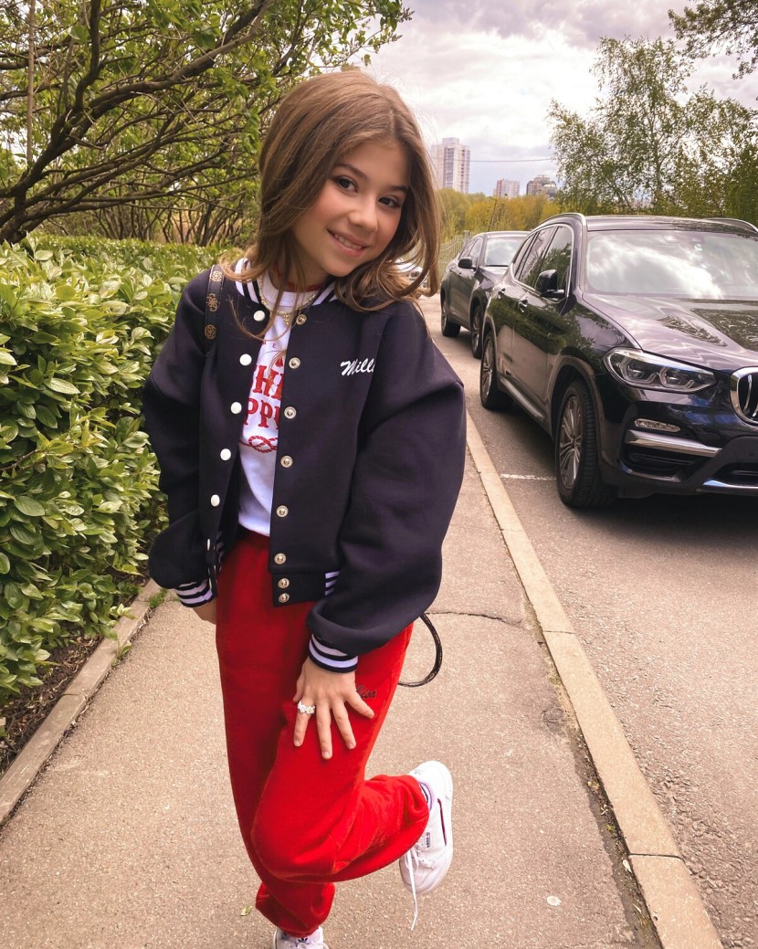 Milana Hametova in purple