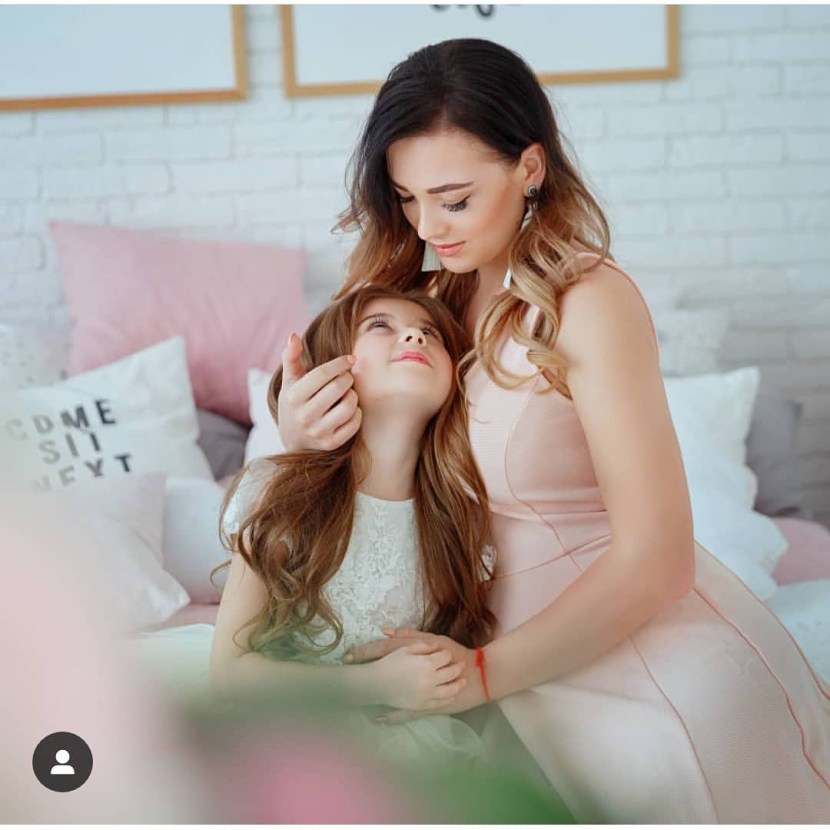 Milana Hametova with her mother