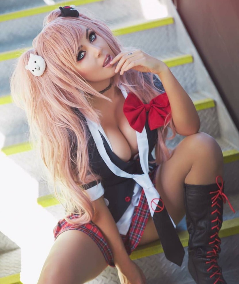 Long redhead in all the cracks