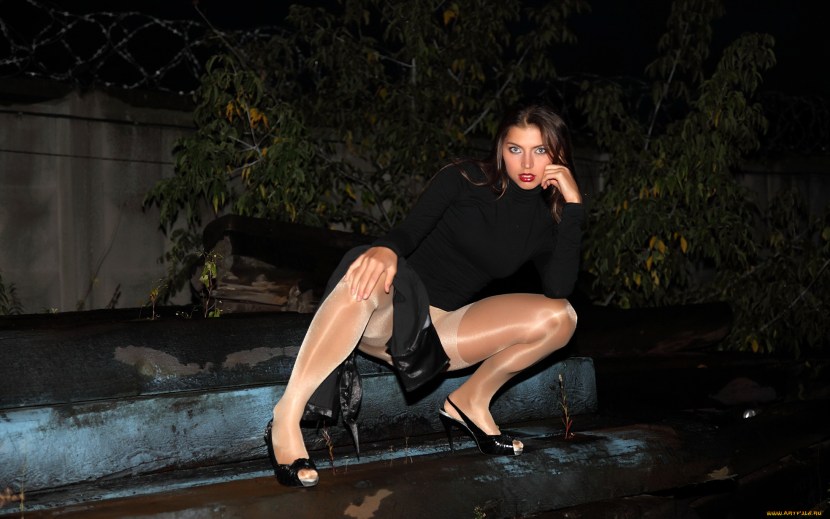 Rural girls. Pissing