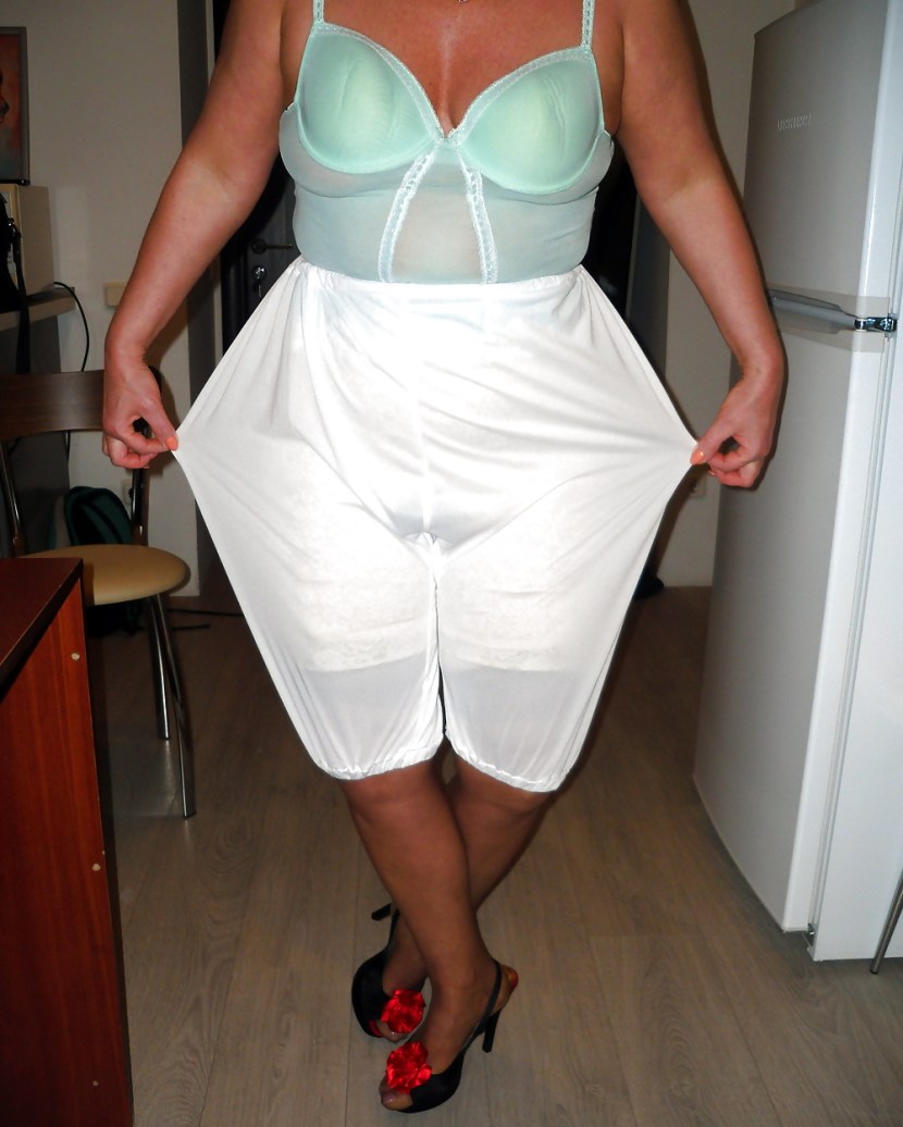 Fat Woman in Pantalons