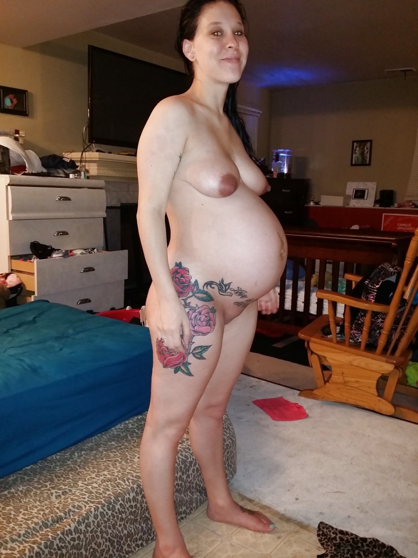 Naked pregnant amateur