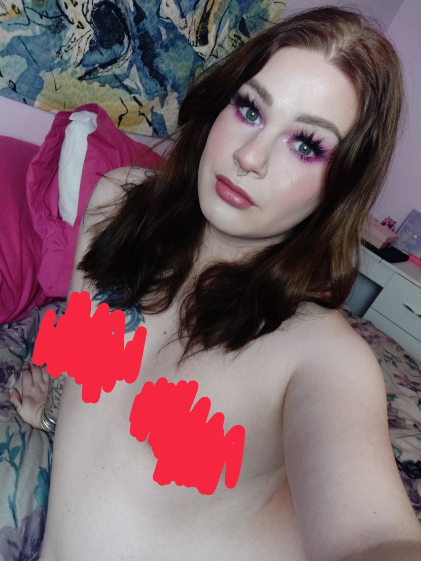 Alice Ruden without panties