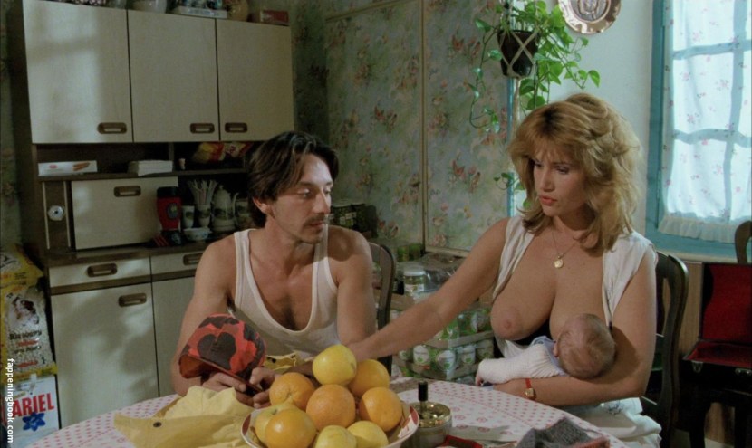 Clementine of the Seelier is naked