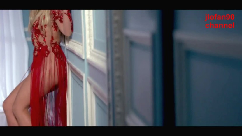 Shakira enlarged her breasts