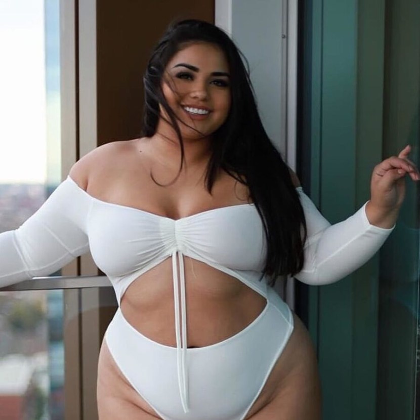 Naked women with wide hips