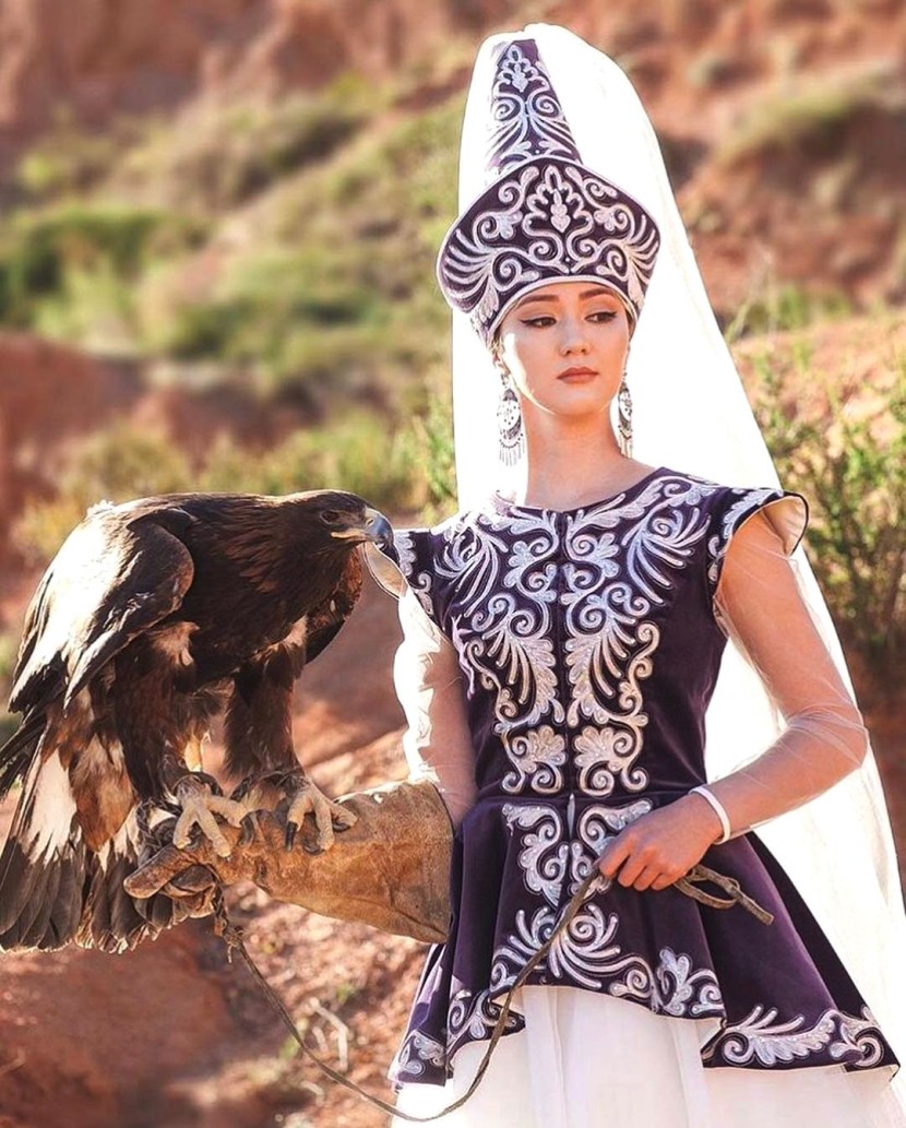 Kyrgyz national clothing Belemchi