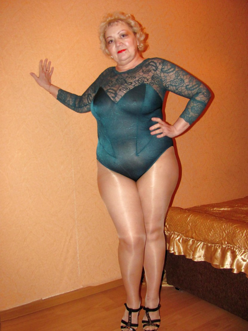 Mature bbw in pantyhose