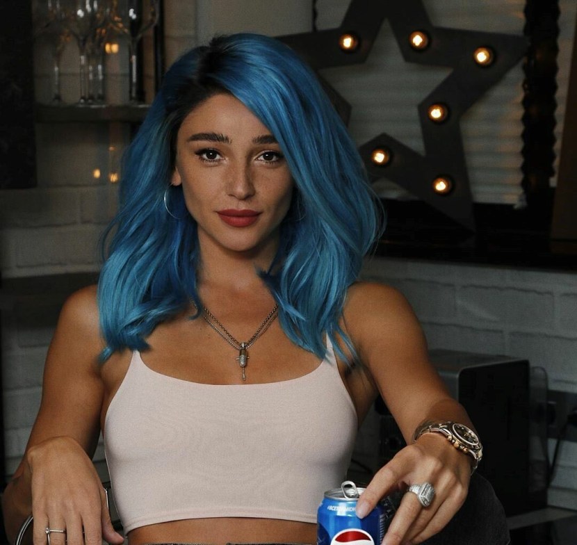 Anastasia Ivleeva blue hair