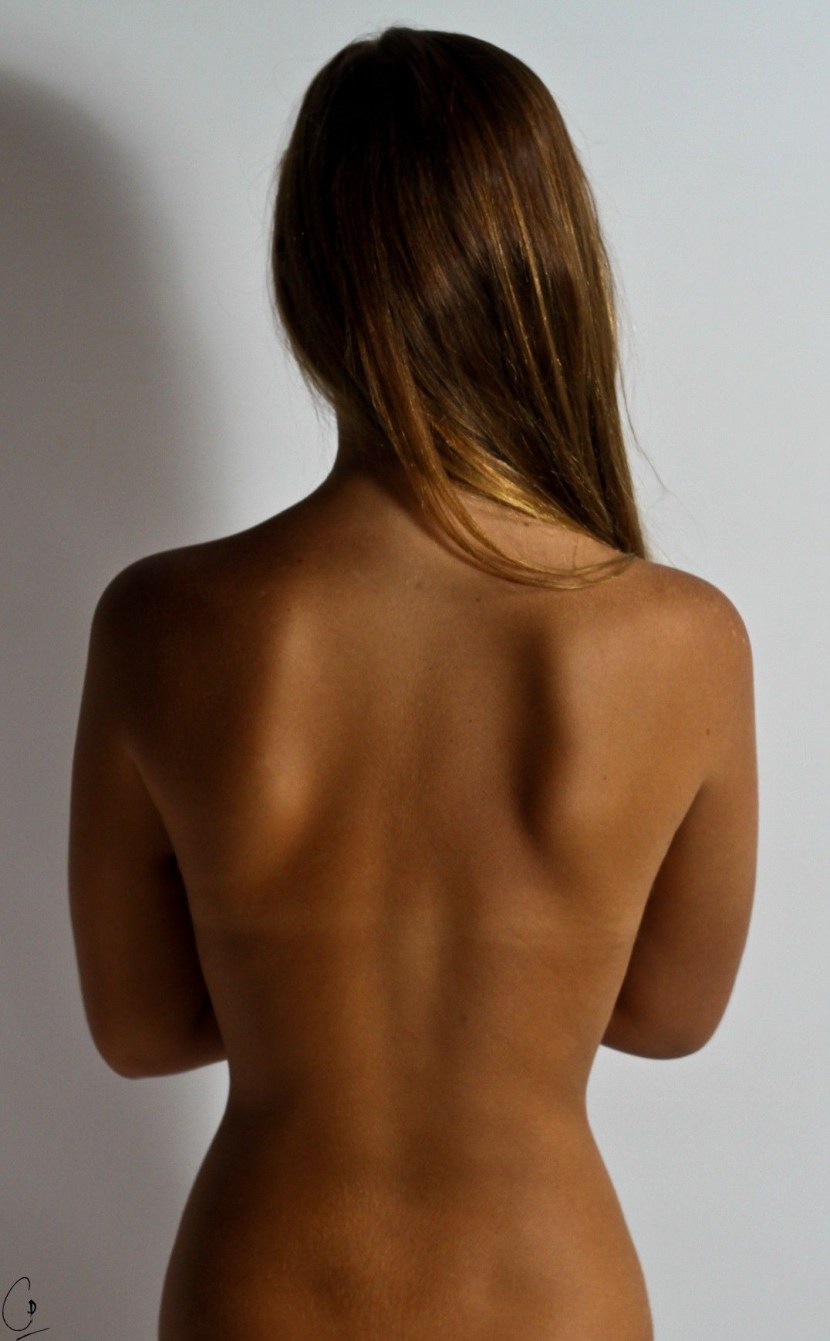 Back with her back without clothes