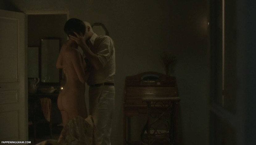 Katerina Murino bed stage