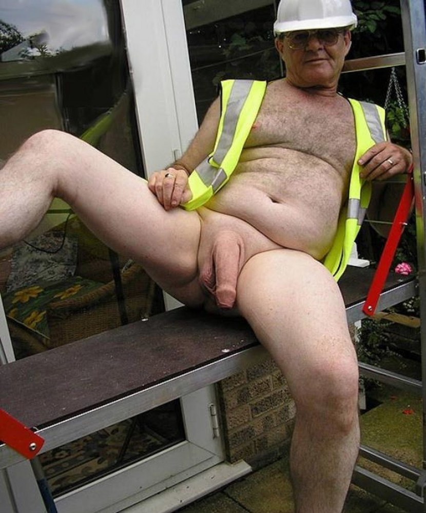 Chris Hemsworth naked without panties