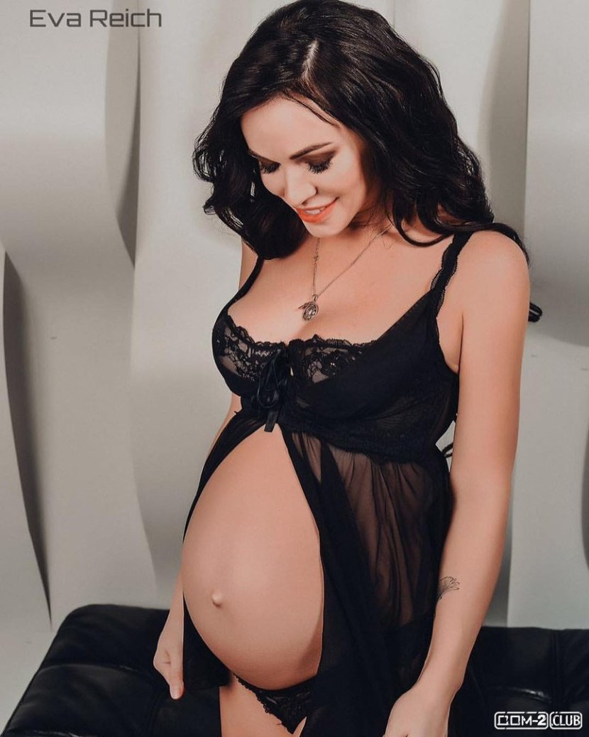 Evgenia Shamaeva is pregnant in underwear