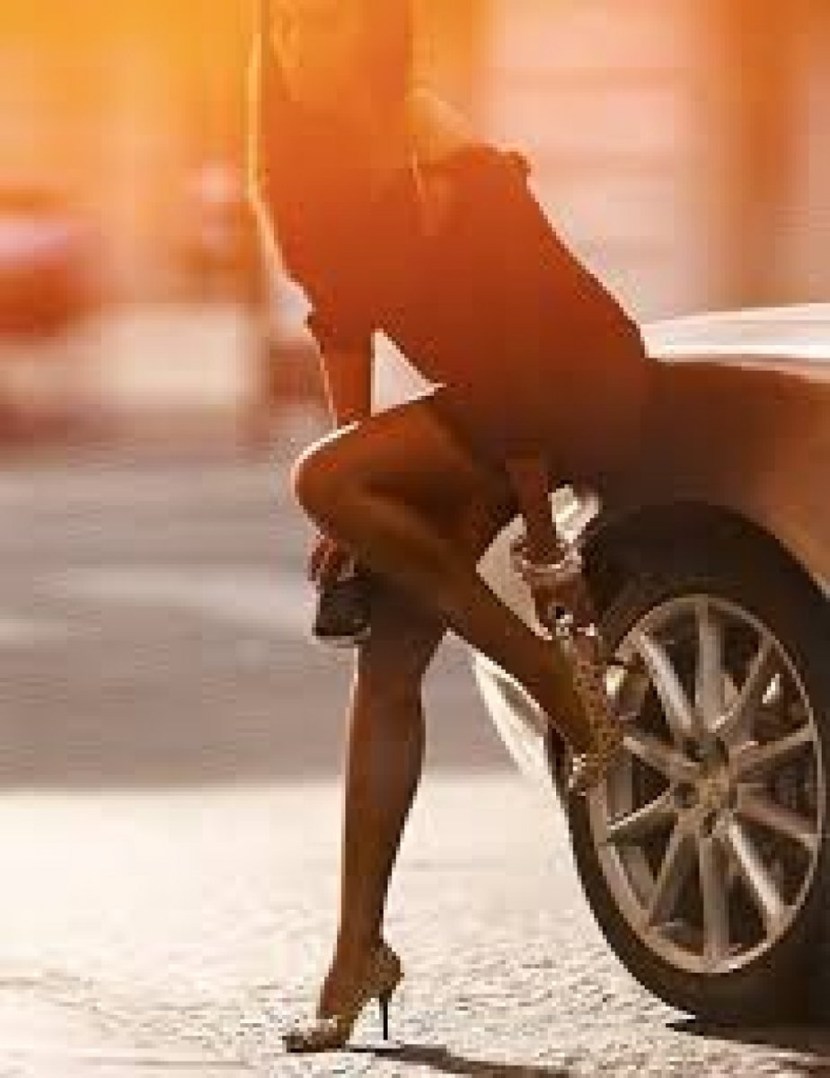 Photo naked Redhead Wednesday Avery