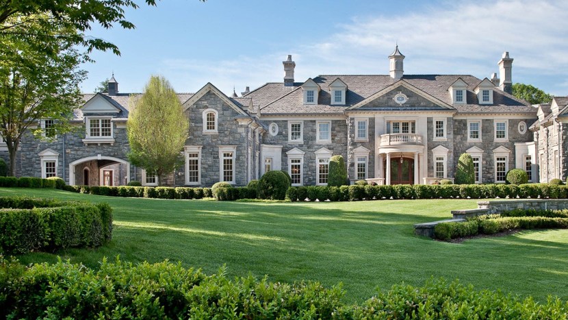 Fuck a brunette in nature