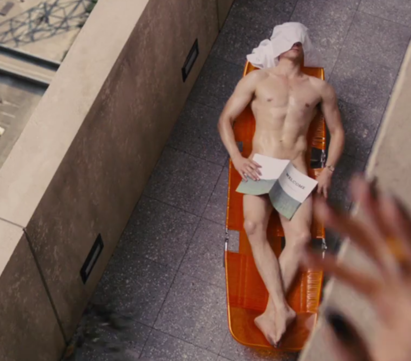 Tom Hiddleston High Scroll Naked