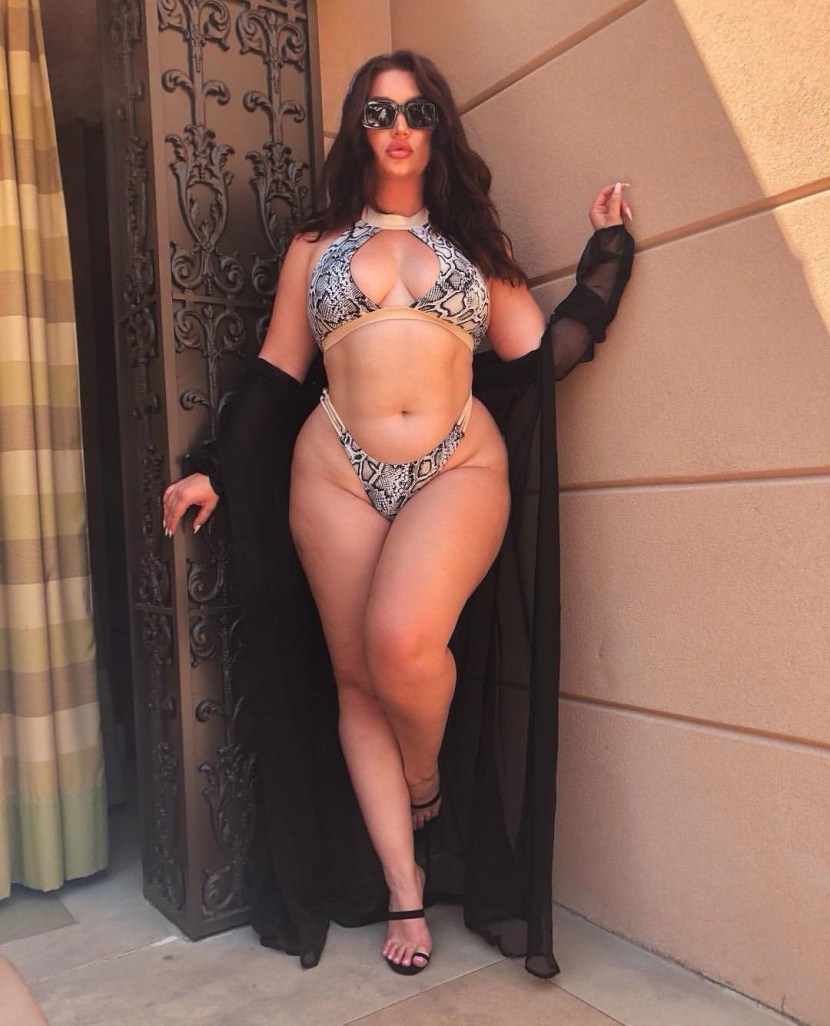 Wide buttocks of Arabs