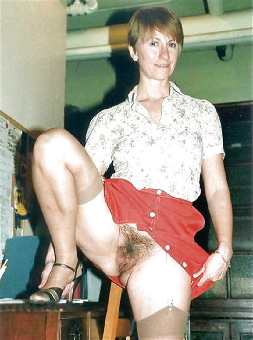 Naked retro ladies in stockings