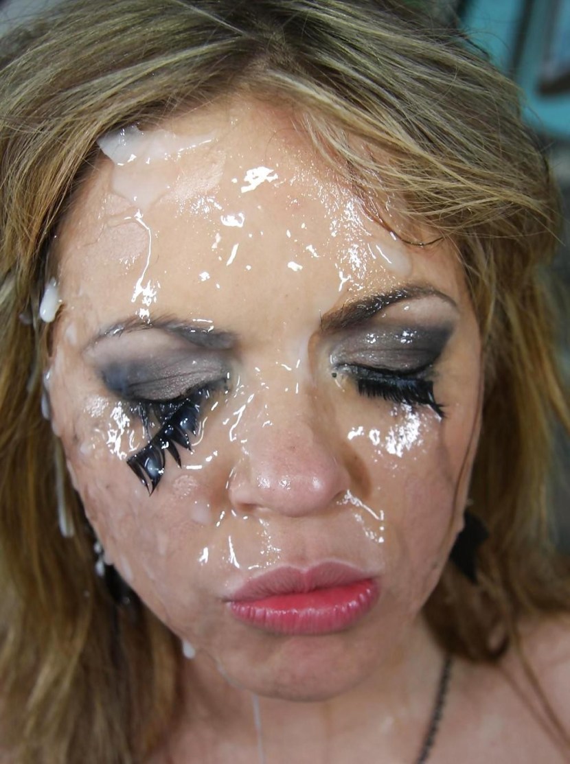 Kagney Linn Karter flowed mascara