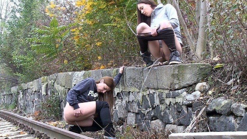 A chubby girl pouring