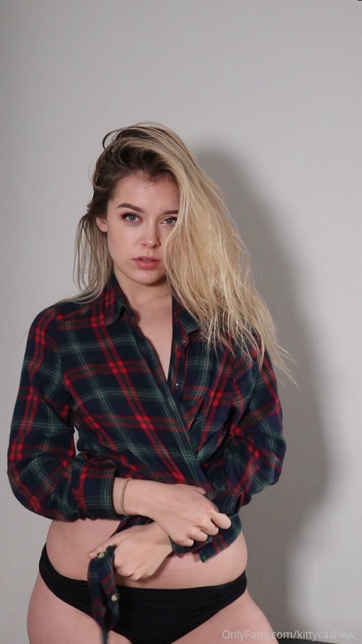 Zoe Diamond Porn actress